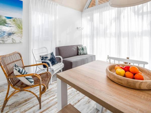 Modern lodge with combi-microwave 500 m. from the beach