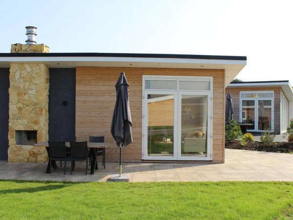 Cozy chalet with a dishwasher on the Bemelerberg