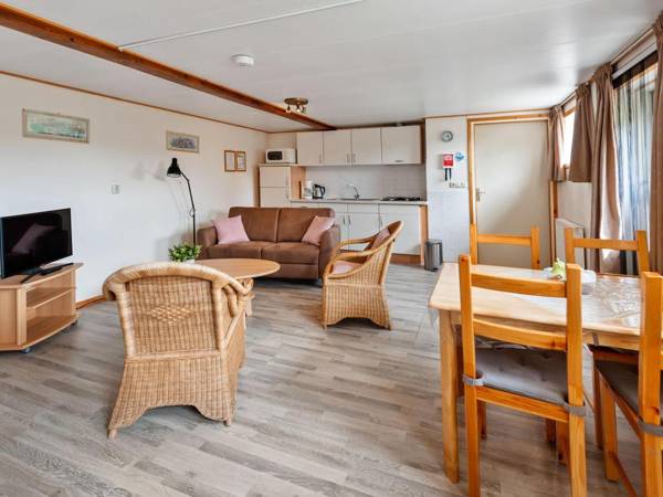 Cozy Apartment near Lake in Arum