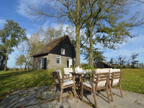 Picturesque Holiday Home in Drimmelen with Garden