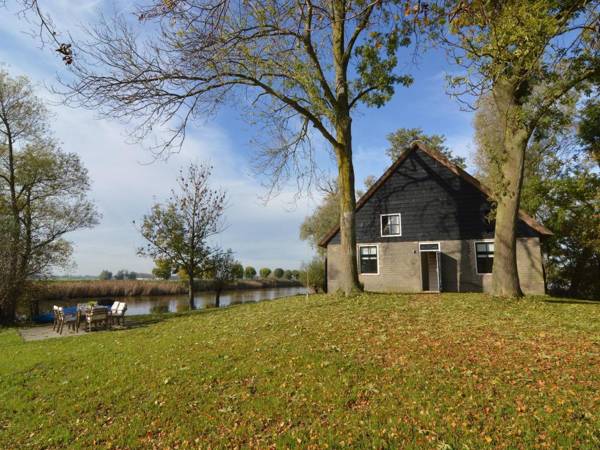 Picturesque Holiday Home in Drimmelen with Garden