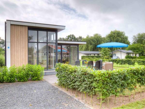 Comfortable chalet with a dishwasher in a water-rich area