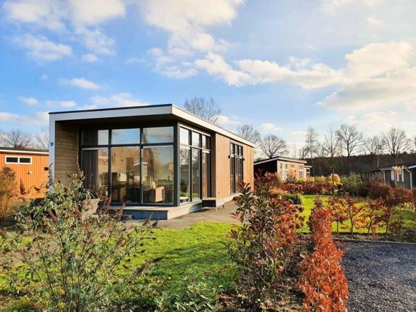 Comfortable chalet with a dishwasher in a water-rich area