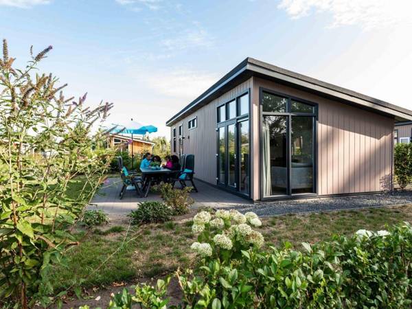 Modern light chalet with WiFi in a water-rich area