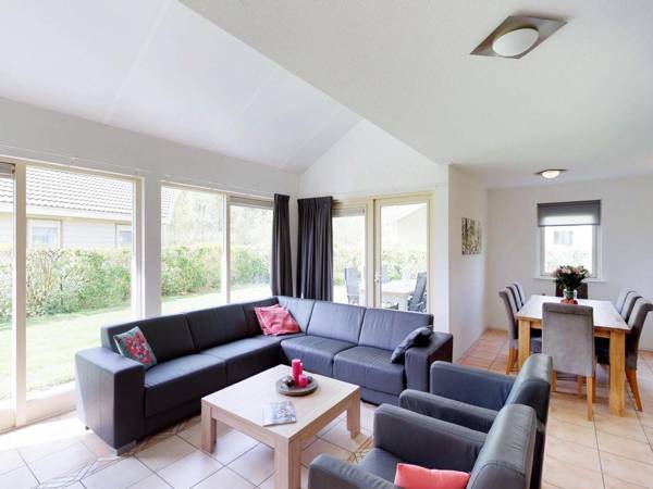 Comfortable holiday home with two bathrooms at Veerse Meer