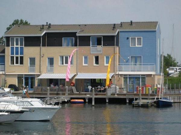 Comfortably furnished house located directly at Veerse Meer