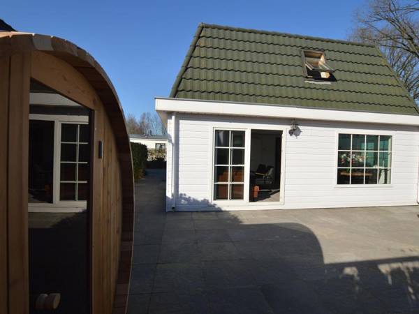 Luxuriously furnished house with sauna and jacuzzi at 2 km from the Efteling