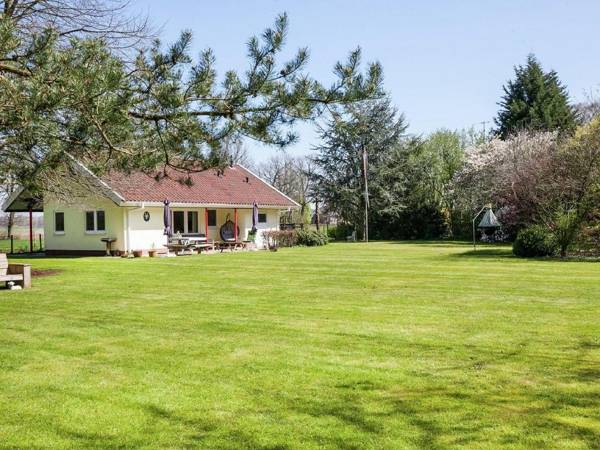 Holiday Home in Heino with Roofed Terrace and Fenced Garden