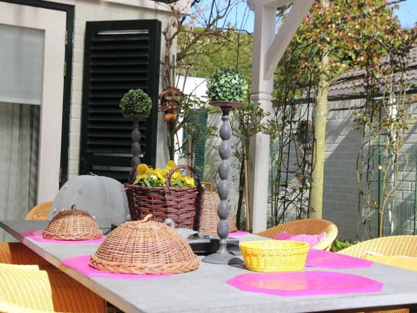 Welcoming Holiday Home in Heiloo with Sunlit Terrace