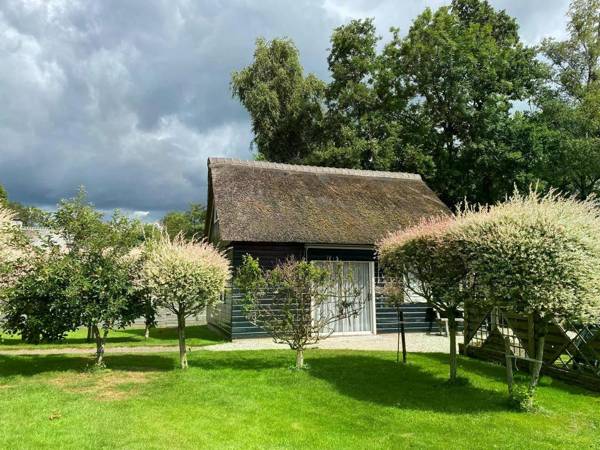 A cosy house close to Giethoorn and the Weerribben-Wieden National Park with a boat available(hire)
