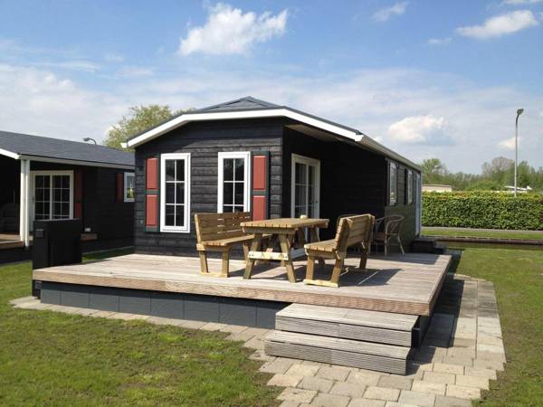 Cozy house with terrace in the middle of Giethoorn