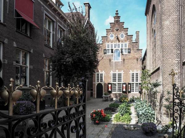 Luxurious Holiday Home in Enkhuizen with Parking