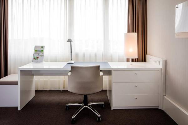 Workspace - Holiday Inn Eindhoven Centre an IHG Hotel