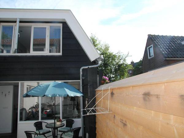Charming Holiday Home in Egmond aan Zee near Seabeach & Nightlife