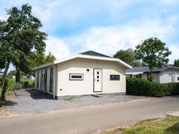 Well-kept chalet with dishwasher not far from the Biesbosch