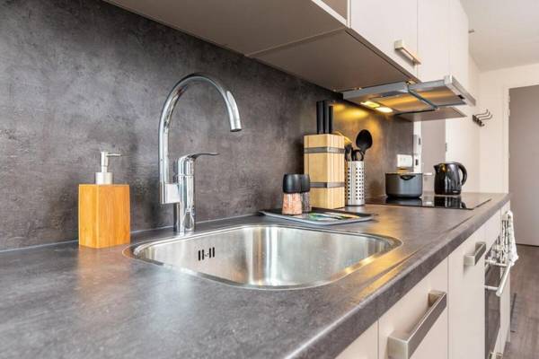 Retreat to quite newly build apt center Delft