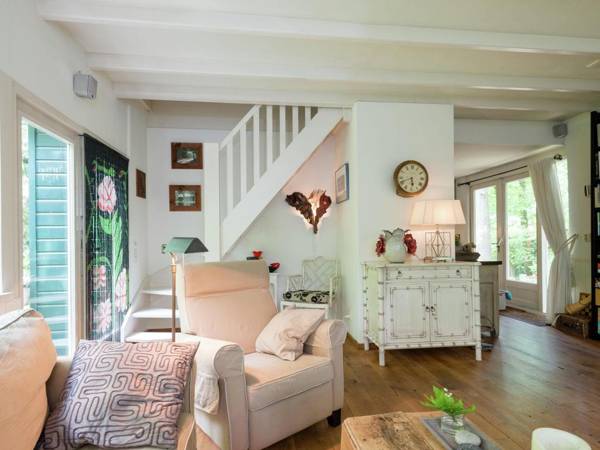 Tranquil Holiday Home in Dalfsen with Fenced Garden