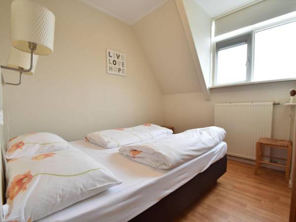 Family apartment on a large estate in Bergen aan Zee near the dunes and beach