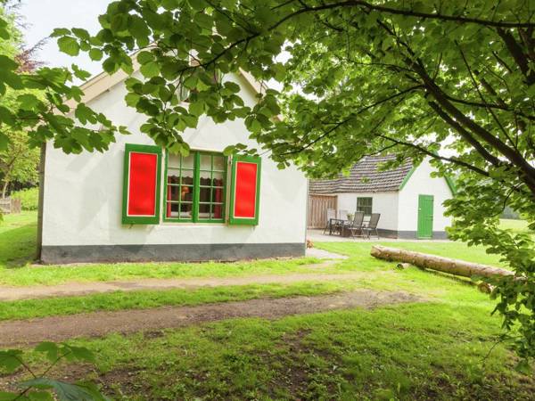 Cozy Holiday Home near Forest in Baarn