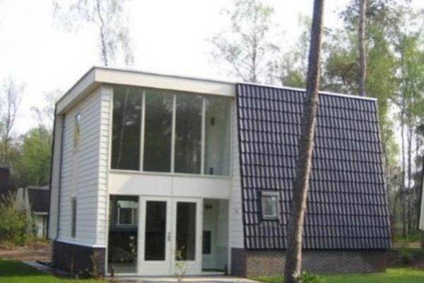 Modern villa with decorative fireplace in a holiday park on De Veluwe