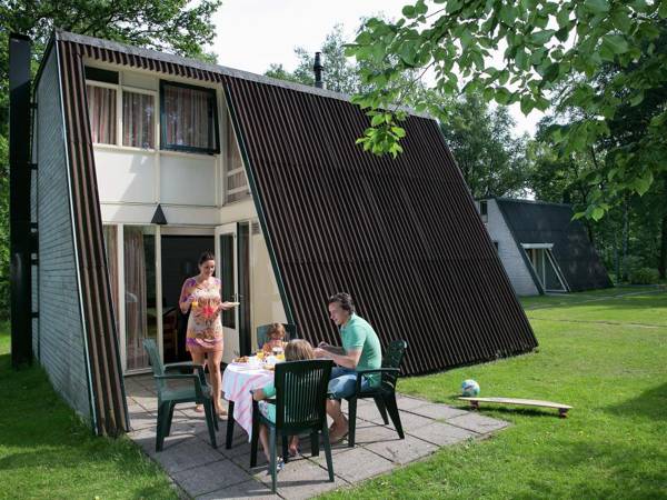 Detached bungalow with WiFi located at Park De Veluwe