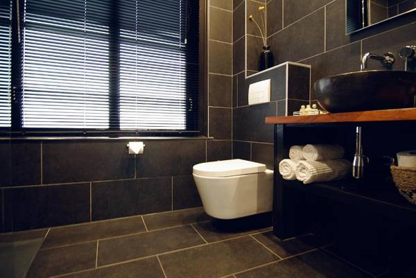 1637: Historic Canal View Suites