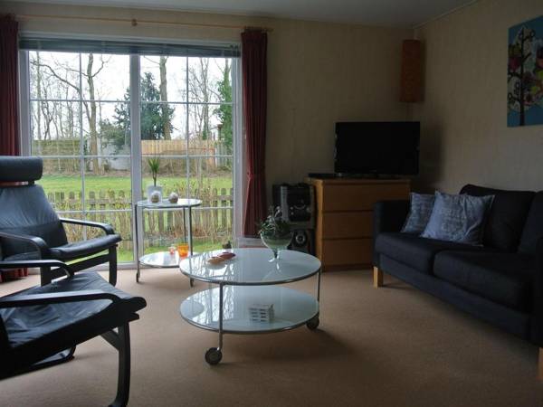 Charming Chalet in Goedereede with Open Area