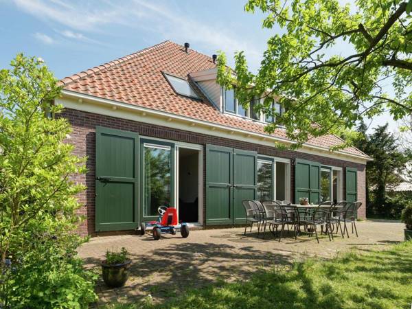 Inviting Holiday Home in Zuidoostbeemster near Centre & Forest