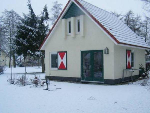 Forest villa with spacious garden and terrace