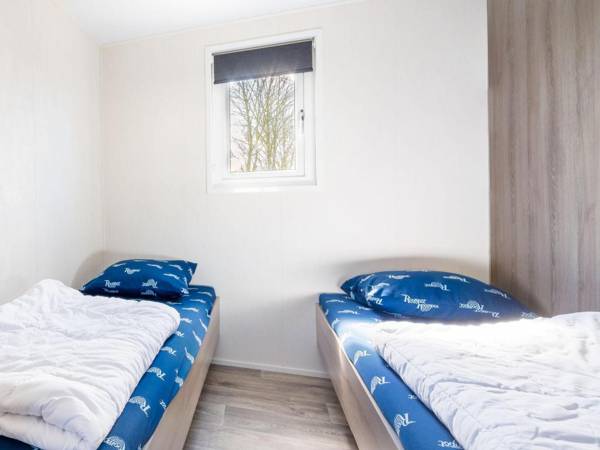 Modern chalet with microwave close to a lake