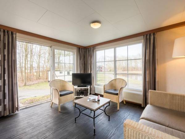 Well furnished mobile home with microwave near water