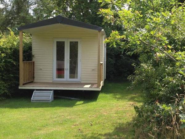 Dreamy chalet with a covered terrace close to nature