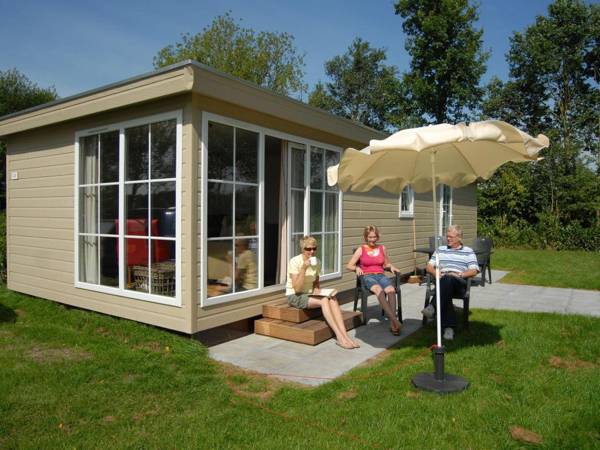 Comfortable chalet with AC and steam shower in green Twente