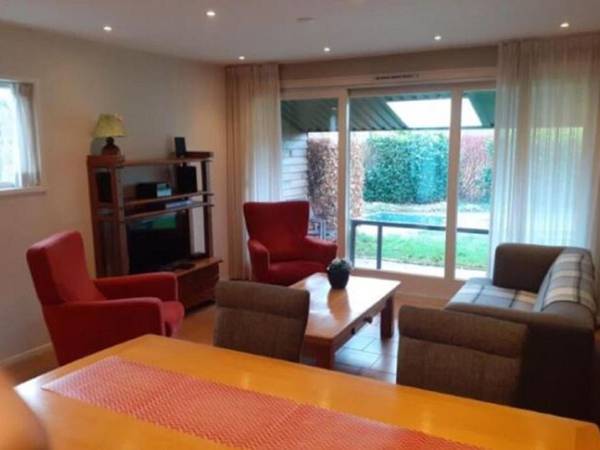 Child friendly apartment on a farm with garden in Fochteloo