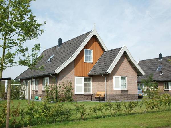Beautiful holiday home with 2 bathrooms 2 km from Appelscha