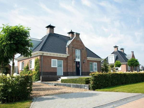 Stately luxury villa with two bathrooms 2km from Appelscha