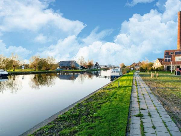 Modern Holiday Home in Easterlittens with Fishing Near