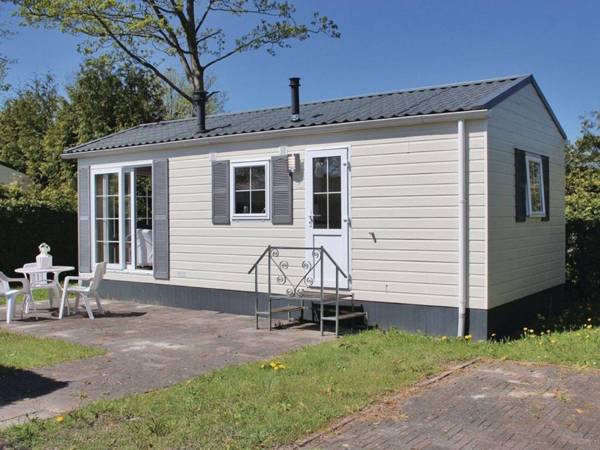 Nicely furnished chalet with one oven near the Wadden Sea
