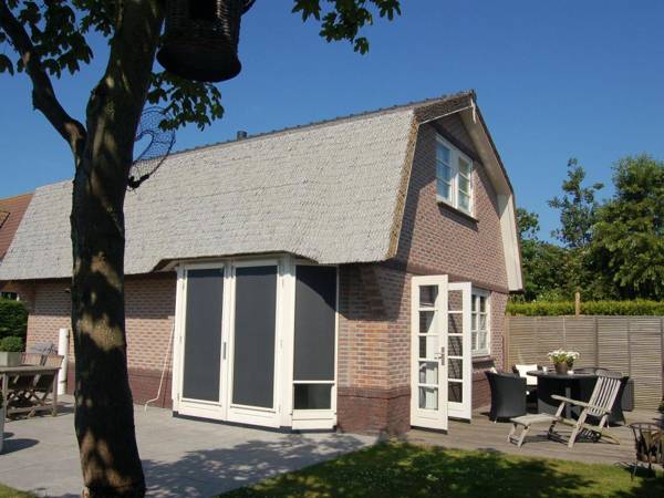Rustic Holiday Home in Noordwijk close to Dunes