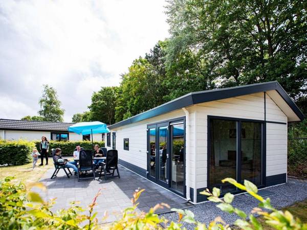 Comfortable chalet dishwasher in Noordwijk sea at 2.5 km.