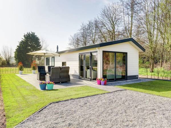 Modern chalet with dishwasher in Noordwijk sea at 3 km.