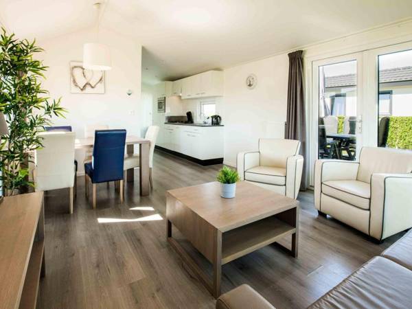 Modern chalet with dishwasher in Noordwijk sea at 3 km.