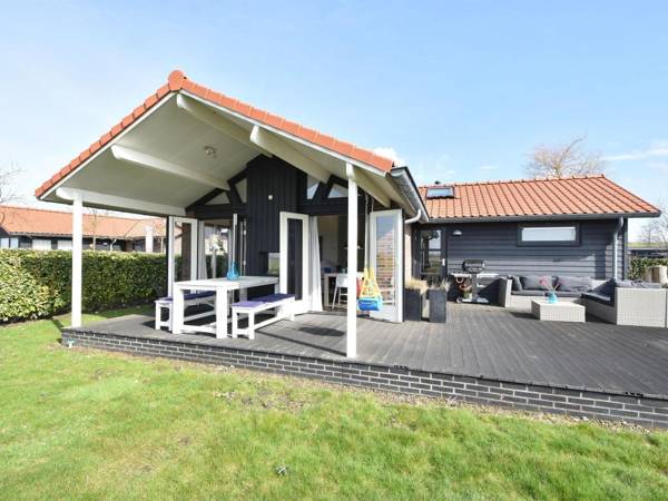 Alluring Holiday Home in Kattendijke with Terrace and Garden