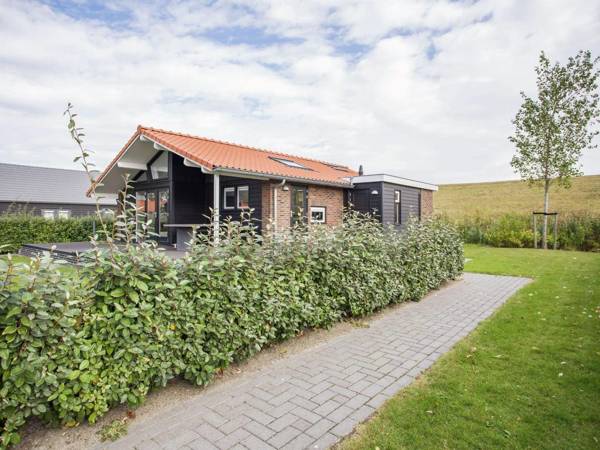 Luxurious Holiday Home in Kattendijke with Terrace