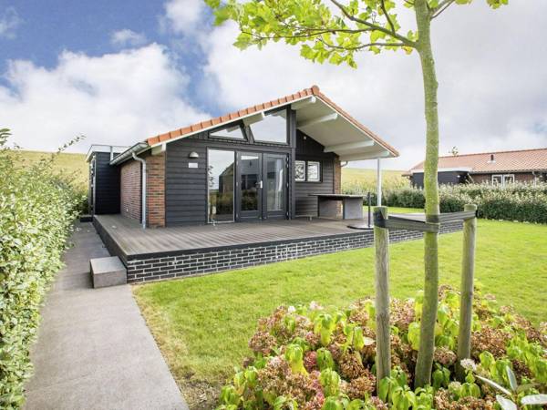 Luxurious Holiday Home in Kattendijke with Terrace