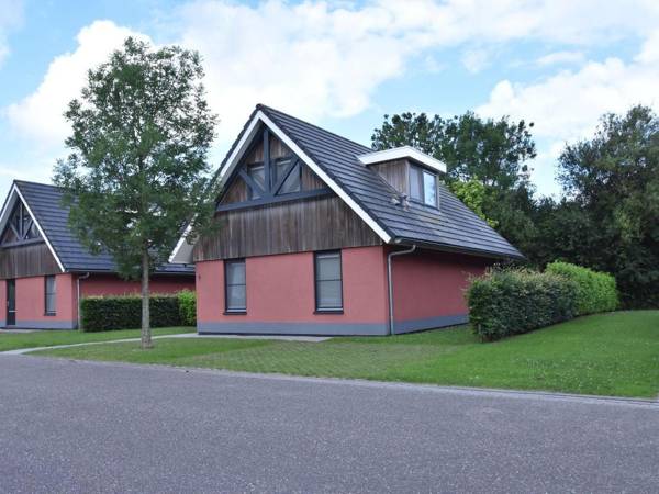 Comfortably furnished holiday home in a small park on the Slotermeer
