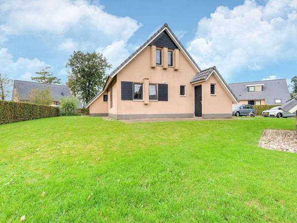 Serene Holiday Home in Gaasterlân-Sleat with Garden
