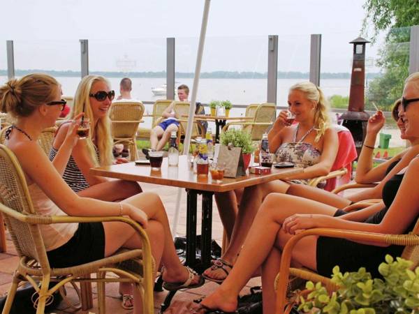 Detached villa with dishwasher Leeuwarden at 21km