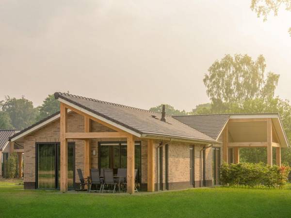 Attractive bungalow with a covered terrace near the Veluwe