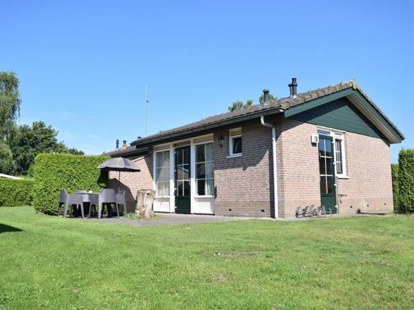 Detached combined bungalow with a garden near the Veluwe